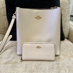 Coach CA214 Mollie Bucket Bag AND zip around wallet set Chalk